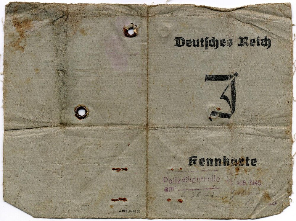 Fotografie: Kennkarte von Ella Deutschkron mit eingestempeltem „J“ (für Jüdin) und dem Zwangsnamen „Sara“, Berlin, 23. März 1939