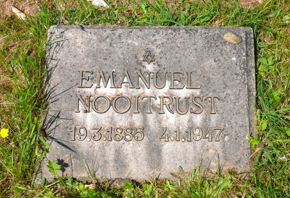 Fotografie: Grabstein für Emanuel Nooitrust, nach 1947