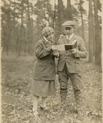 Fotografie: Charlotte und Reinhold Großmann bei einem Ausflug in Berlin-Heiligensee, 1929