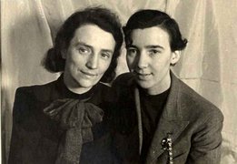 Lilli Wolff (left) and Martha Driessen, 1939.