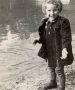 Fotografie: Evelyn Goldstein, während sie bereits „illegal“ in Berlin lebt, 1943