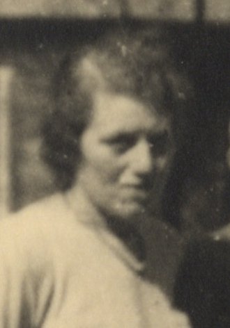 Fotografie: Luise Walzer, versteckt bei Familie Frick in Motzen, 1944