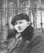 Benjamin Międzyrzecki in the Saxon Garden, Warsaw, 1943.