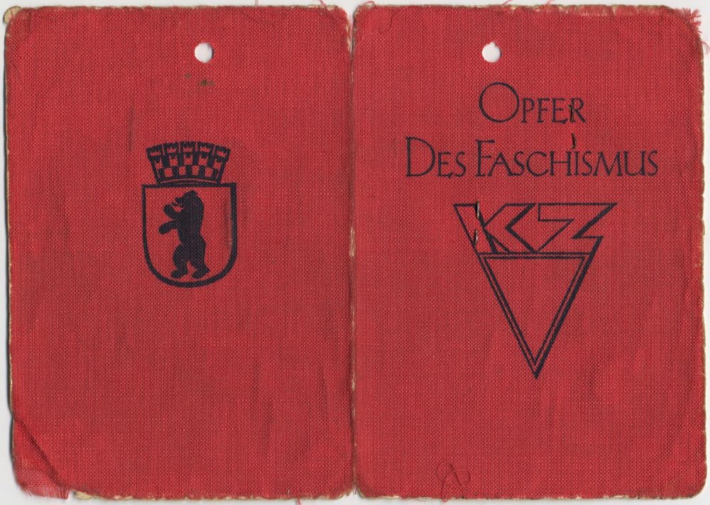 Fotografie: Ausweis als „Opfer des Faschismus“ von Toni Boronow-Kaliski, Berlin, Juli 1946