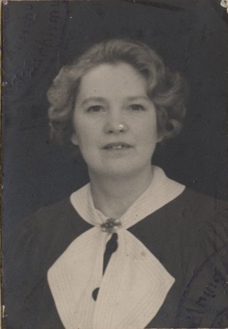 Fotografie: Passbild von Lisa Holländer aus ihrem Ausweis als „Opfer des Faschismus“ - Berlin, Oktober 1946