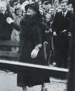 Königin Wilhelmina der Niederlande besucht kurz nach Kriegsende die Familie Wikkerink in Aalten aufgrund der Verdienste der Familie Wikkerink im Widerstand, 24. Oktober 1945