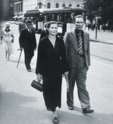 Fotografie: Johanna und Jānis Lipke im Zentrum von Riga, 1940er Jahre