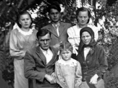 The Gerasimchik family after liberation in Shubkiv: (left to right) Galina, Pavel, and Nikolay Gerasimchik, Zinaida Shpak, Klavdiya and Lyubov Gerasimchik, undated.