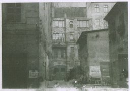 Hinterhof der Sophienstraße 32, wo die Familie Schönhaus ihre Mineralwasserfabrik betreibt, Berlin 1933