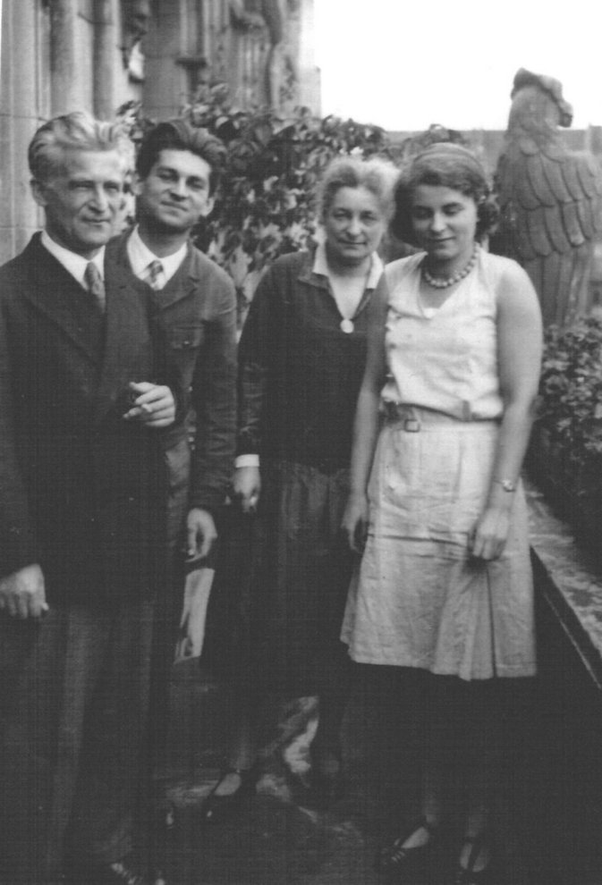 Fotografie: Familie Leupold, von links: August Wilhelm, Ulrich, Gertrud und Barbara Leupold, um 1930