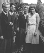 Fotografie: Familie Leupold, von links: August Wilhelm, Ulrich, Gertrud und Barbara Leupold, um 1930