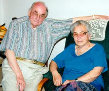 Hanna Engel with Robert Collet, chairman of the Neuwied German-Israeli Circle of Friends, 1999.