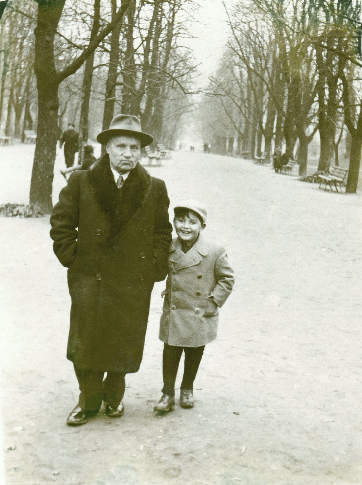 Fotografie: Samuel Bak mit seinem Großvater Chone Jochel, Wilna 1940