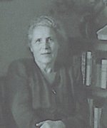 Fotografie: Euphrosine Recke in ihrer Wohnung, 1950er-Jahre