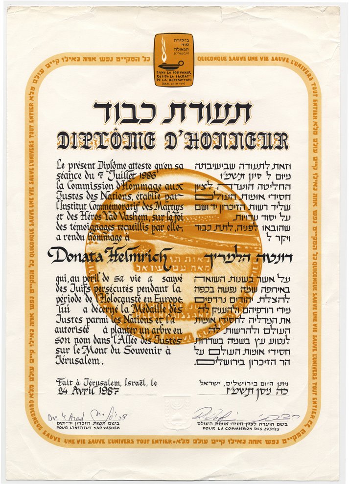 Fotografie: Yad Vashem-Ehrungsurkunde für Donata Helmrich, 1987
