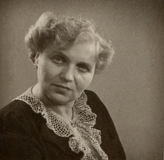 Fotografie: Lotte Heskel nach der Flucht in die Schweiz, 1944