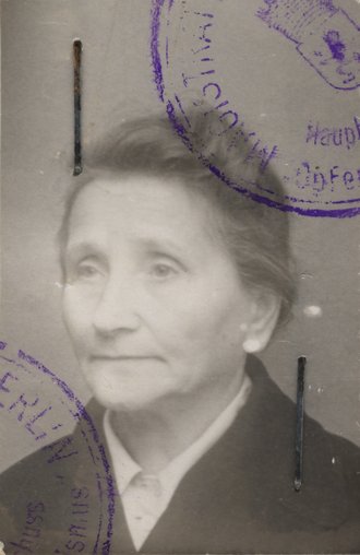 Photo of Chawa Berman from her identity card as an officially recognized victim of fascism, undated.