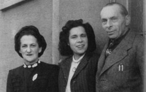 Max and Ines Krakauer with their daughter Inge Stutzel (center), 1947.
