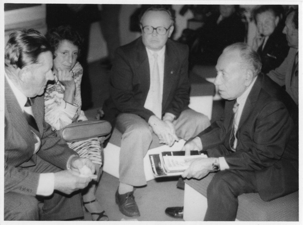 Fotografie: Von links: Arno Bach, Rita Rozenek, Sohn Henry Bach, Michał Rozenek, anlässlich von Rozeneks Besuch in Deutschland 1987