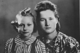 Stefania (right) and Helena Podgórska, Przemyśl, 1944.