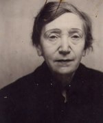 Fotografie: Foto von Antonie Lieban auf ihrem Antrag auf Anerkennung als „Opfer des Faschismus“, Berlin, um 1945