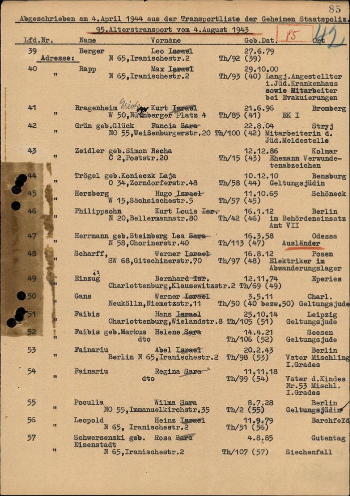 Fotografie: Abschrift aus der 95. Transportliste nach Theresienstadt vom 4. August 1943 mit den Namen von Günther, Else und Hans-Peter Samuel sowie Fancia Grün und Werner Scharff, Berlin, 4. April 1944