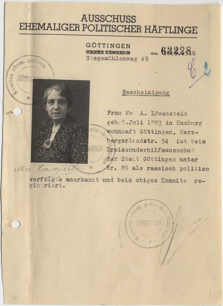 Fotografie: Bescheinigung für Alice Löwenstein als Verfolgte, 10. September 1946