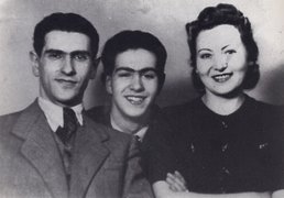 Stella Müller’s parents Berta and Zygmunt and her brother Adam after their liberation, Kraków, 1946.