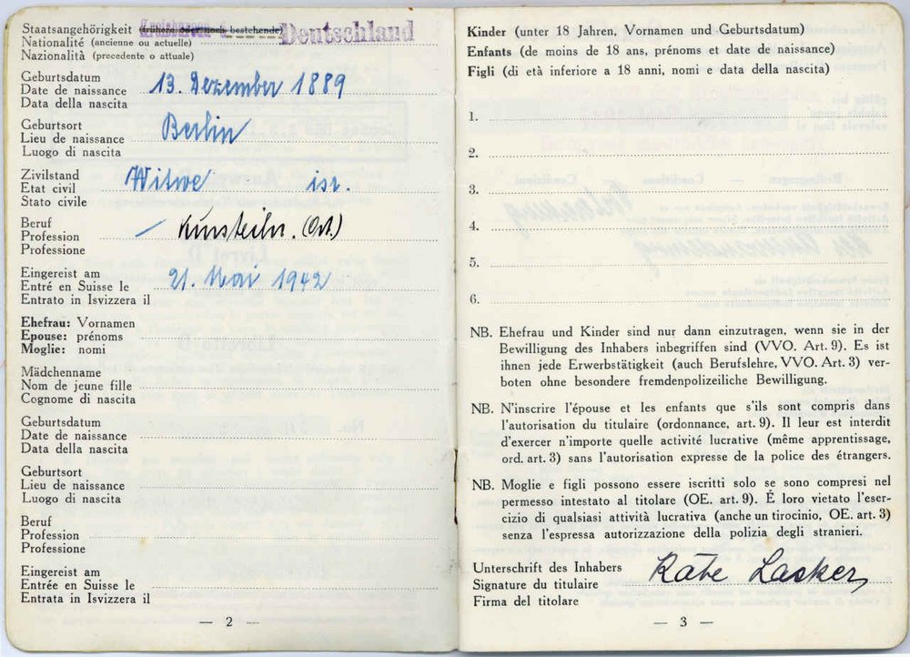 Fotografie: Schweizer Ausländerausweis mit sogenannter Toleranzbewilligung für Käte Lasker, 1942