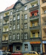 Frühere Wohnung von Franziska Bereit, Malplaquetstraße 38, Berlin (3. Stock Mitte), in der sie drei Angehörige der Familie Silbermann versteckt hat, etwa 1980er Jahre