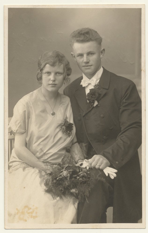 Fotografie: Das Brautpaar Arno Bach und Margarete Lorenz, 1926