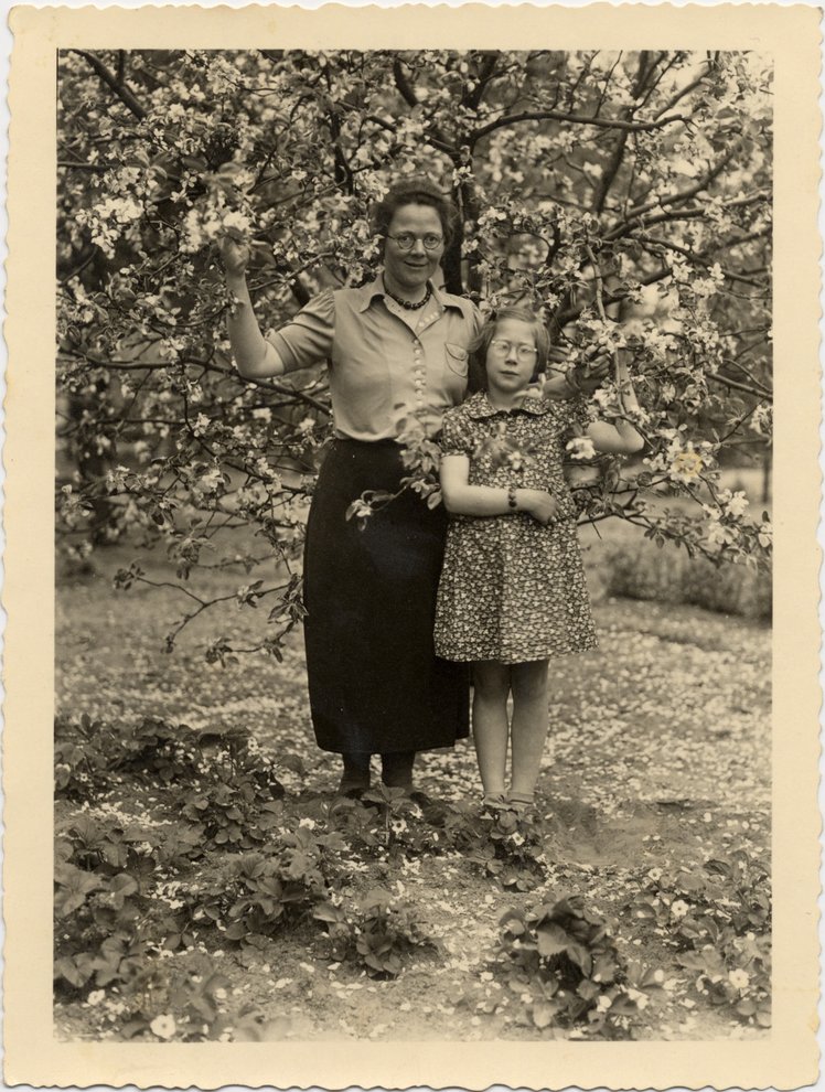 Fotografie: Charlotte Großmann und ihre Tochter Sonja, Erkner 1939