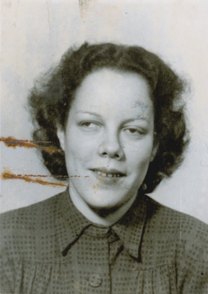 Fotografie: Foto von Marianne Wodrig auf dem Antrag auf Anerkennung als „Opfer des Faschismus“, 1945