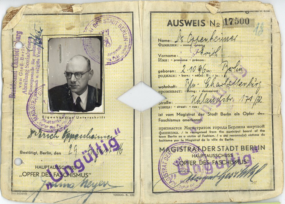 Fotografie: Erich Oppenheimers Ausweis als „Opfer des Faschismus“, 1945