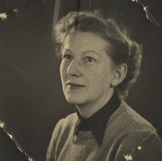 Photo: Erna Lugebiel’s passport photo, Berlin, 1951.