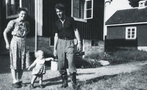 Alf und Gerd Pettersen mit ihrem Sohn, um 1944