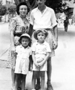 Familie Frankenstein in Tel Aviv 1949, hinten: Leonie und Walter Frankenstein, vorn: Michael (links) und Peter-Uri