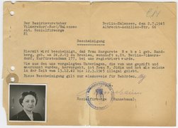 Fotografie: Bescheinigung über Margarete Nebels Leben in der „Illegalität“, Berlin, 2. Juli 1945
