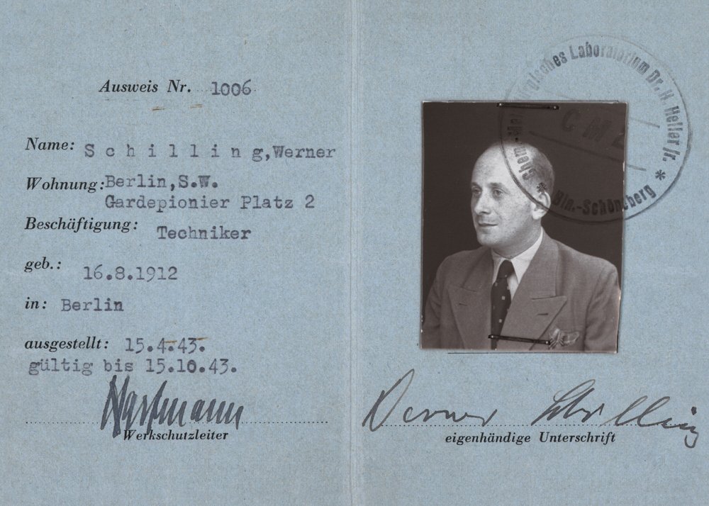 Photo: Factory ID card for the Berlin-Schöneberg Chemical-Metallurgical Laboratory for Werner Scharff alias Werner Schilling, presumably forged by Gertrud Scharff, Berlin, April 15, 1943.