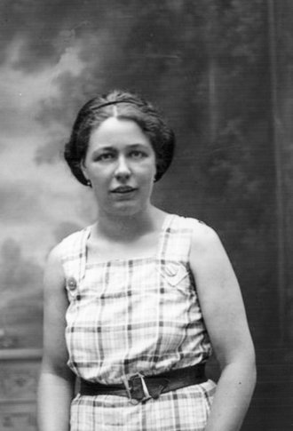 Fotografie: Die 18-jährige Jeanne Barnier, um 1936