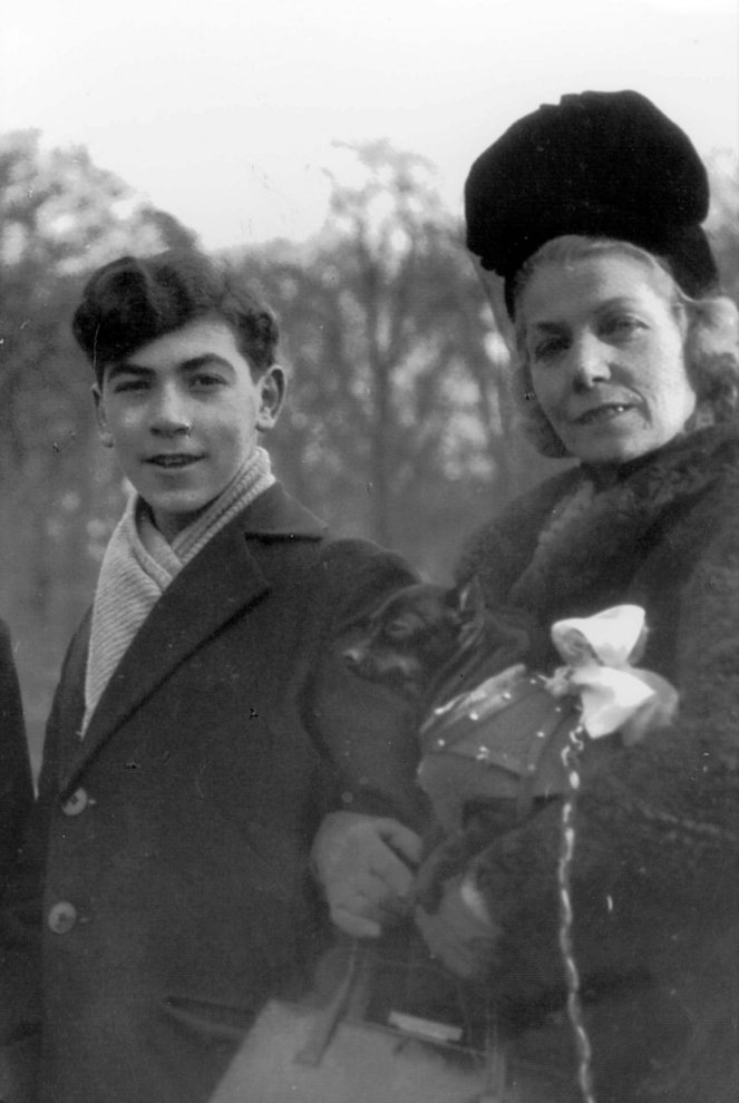 Fotografie: Adolph und Maria Böhm in Paris, um 1943