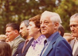 Fotografie: Rosa und Siegfried Bibo in der Gedenkstätte Plötzensee, 1981