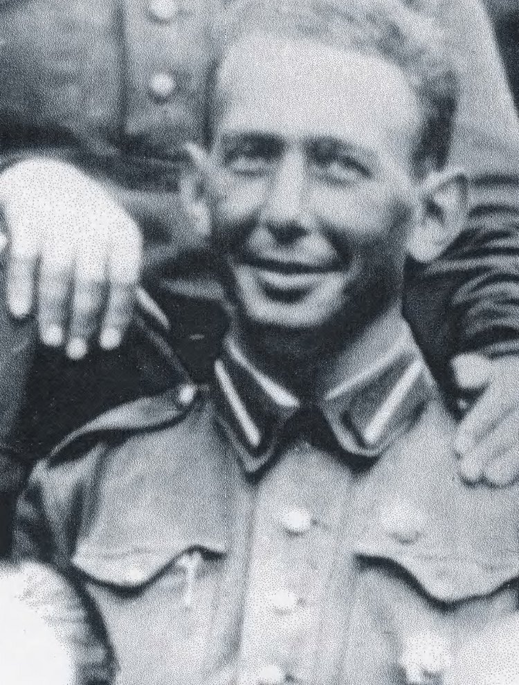 Fotografie: Kalman Linkimer als Soldat der Roten Armee, der er sich nach seiner Befreiung anschließt, ohne Datum