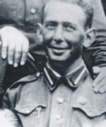 Fotografie: Kalman Linkimer als Soldat der Roten Armee, der er sich nach seiner Befreiung anschließt, ohne Datum