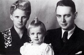 Fotografie: Else und Berthold Beitz mit Tochter Barbara, Borysław 1942
